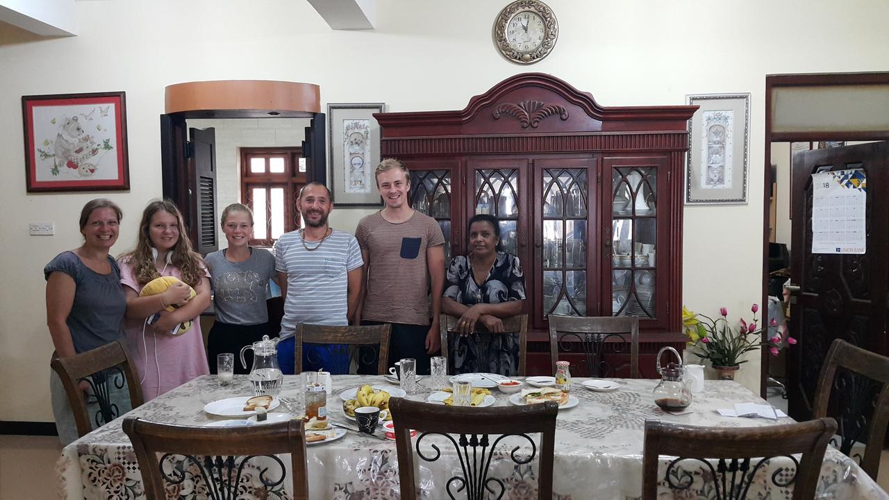 Resident View Homestay Kandy Exterior foto